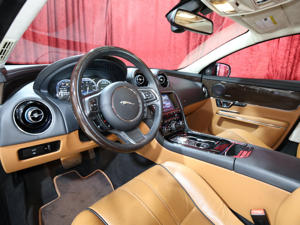 Used 2014 Jaguar XJ L Supercharged RWD image 11