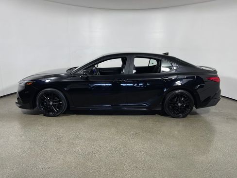 Used 2025 Toyota Camry SE FWD image 6