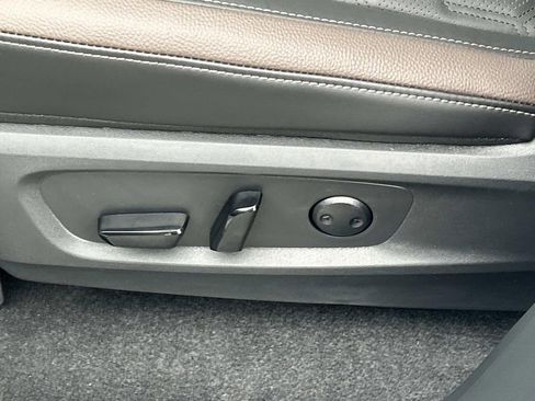 New 2026 Nissan Pathfinder Platinum AWD/4WD image 17