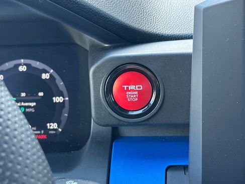 Used 2025 Toyota Tacoma TRD Off-Road AWD/4WD image 32