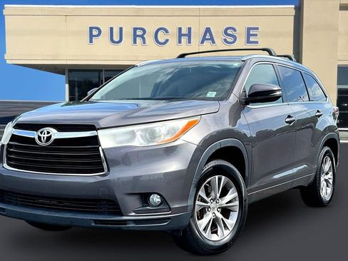 Used 2015 Toyota Highlander XLE FWD image 3