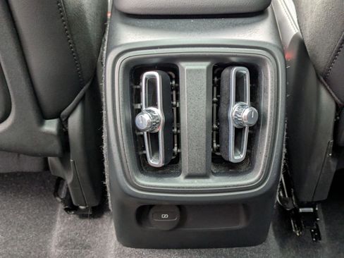 Used 2022 Volvo XC40 T5 R-Design w/ Advanced Package image 25