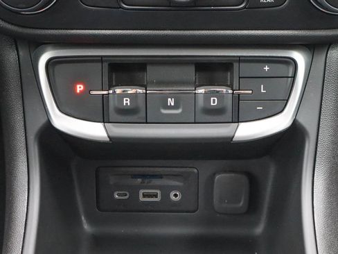 Used 2024 GMC Terrain SLT AWD/4WD image 11