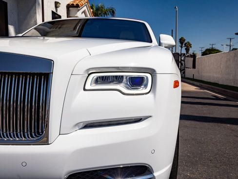 Used 2017 Rolls-Royce Dawn image 22