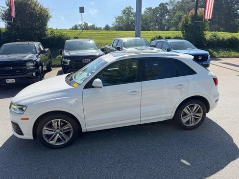 Used 2018 Audi Q3 2.0T Premium w/ Convenience Package AWD/4WD image 2