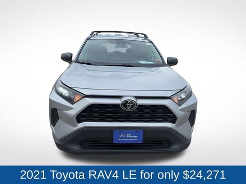 Used 2021 Toyota RAV4 LE AWD/4WD image 2