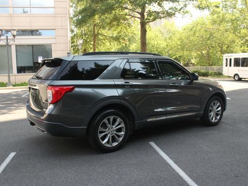 Used 2020 Ford Explorer XLT w/ Equipment Group 202A AWD/4WD image 7