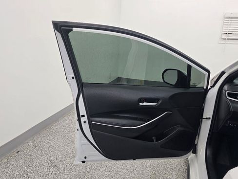 Used 2022 Toyota Corolla SE w/ SE Premium Package FWD image 27