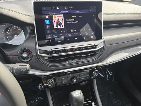 Used 2024 Jeep Compass Trailhawk image 38