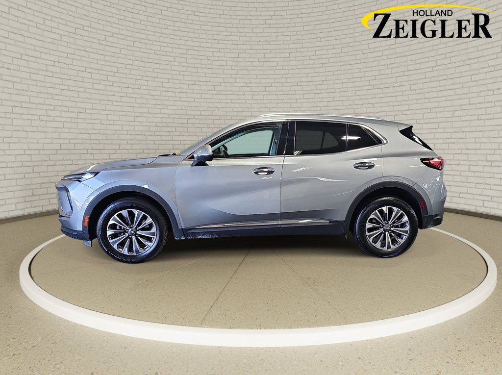 Used 2025 Buick Envision Preferred AWD/4WD image 8