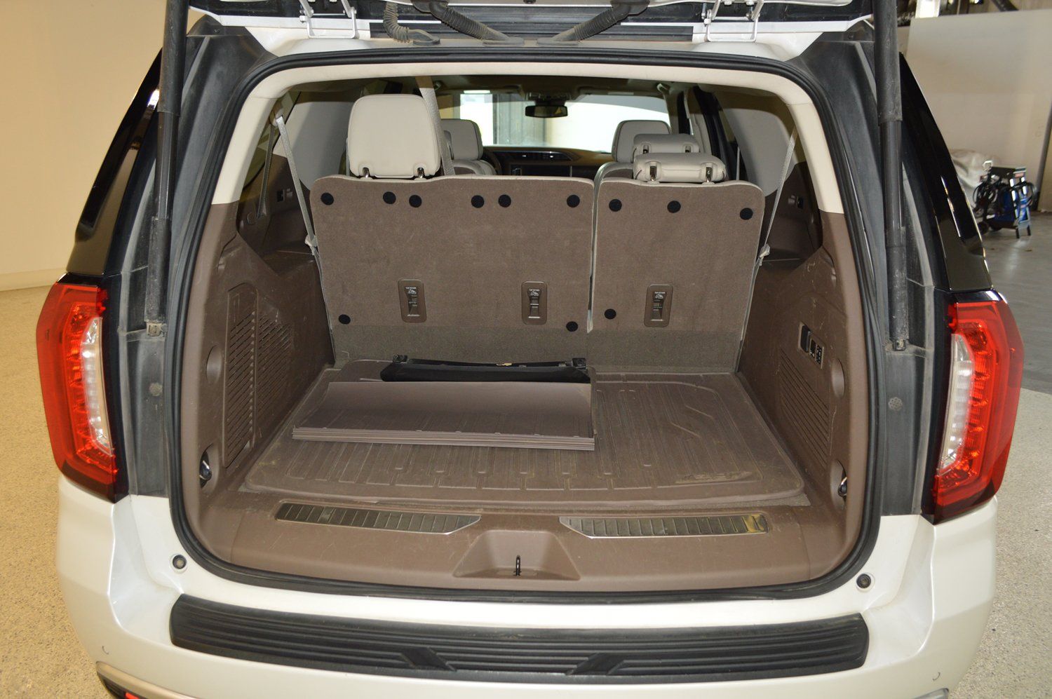 Used 2023 GMC Yukon XL Denali w/ LPO, Floor Liner Package AWD/4WD image 14