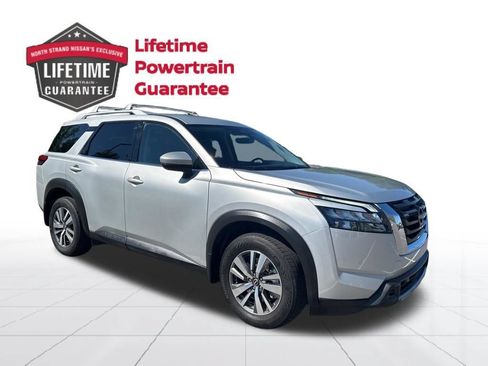 Used 2025 Nissan Pathfinder SL AWD/4WD image 7
