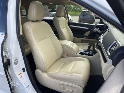 Certified 2018 Toyota Highlander XLE w/ Protection Package #3 AWD/4WD image 21