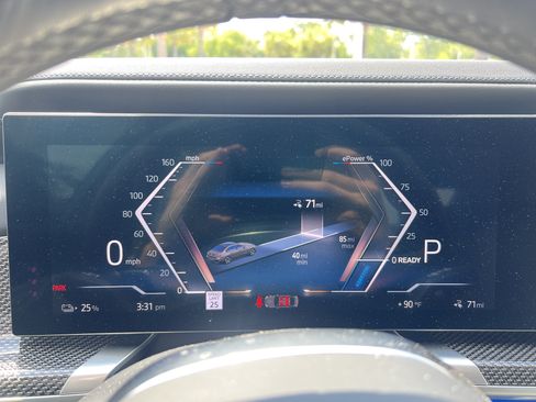 Used 2023 BMW i7 xDrive60 w/ Executive Package 2 AWD/4WD image 21