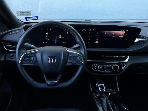 Used 2025 Buick Envista Sport Touring image 13