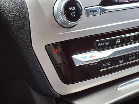 Used 2022 Ford Explorer XLT image 13