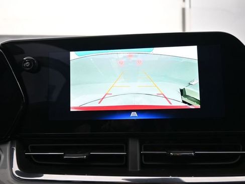 Used 2025 Chevrolet Trax LT w/ LT Convenience Package image 19