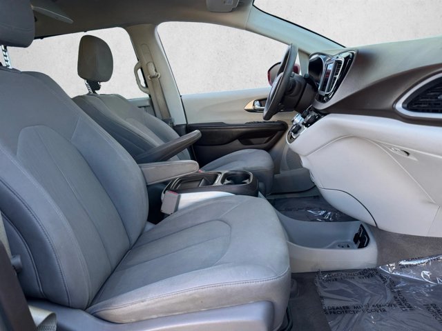 Used 2018 Chrysler Pacifica Touring Plus w/ Tire & Wheel Group FWD image 22