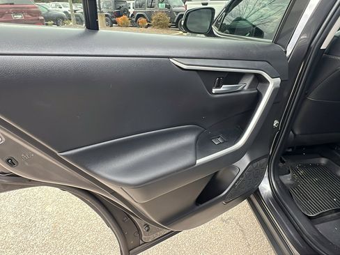 Used 2022 Toyota RAV4 XLE Premium image 24