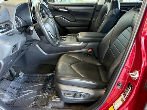 Certified 2023 Toyota Highlander XLE image 20