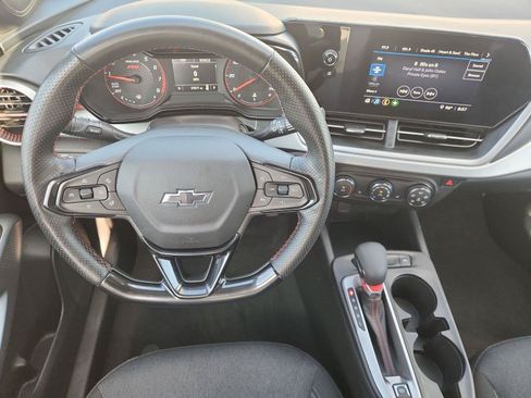 Used 2025 Chevrolet Trax RS w/ Sunroof Package FWD image 11