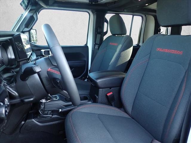 Used 2024 Jeep Gladiator Rubicon w/ Technology Group AWD/4WD image 10