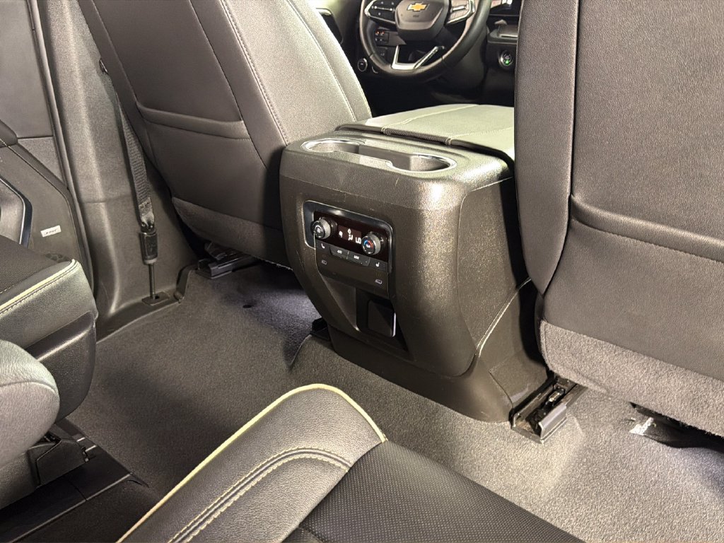 Used 2025 Chevrolet Suburban Premier RWD image 32