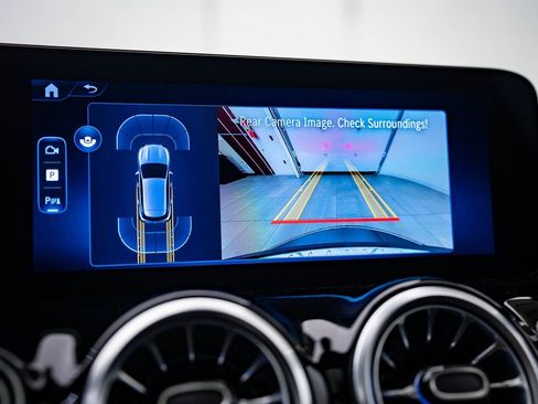 Certified 2025 Mercedes-Benz GLA 250 4MATIC image 33