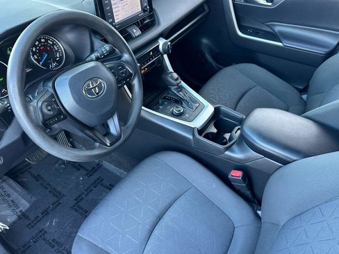 Used 2021 Toyota RAV4 XLE w/ Carpet Mat Package (TMS) image 9