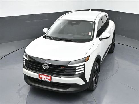 Used 2025 Nissan Kicks SR AWD/4WD image 38