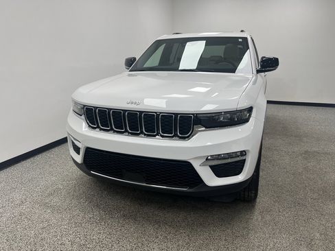 Used 2024 Jeep Grand Cherokee Limited image 3