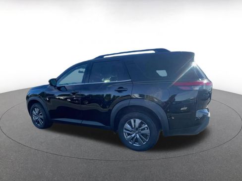 Used 2025 Nissan Pathfinder SV image 10