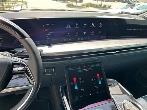 Used 2025 Cadillac Escalade IQ Luxury 2 w/ LPO, Premium Carpet Package AWD/4WD image 27