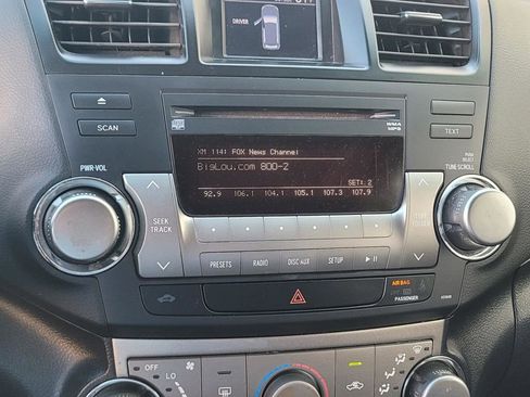 Used 2011 Toyota Highlander SE image 18