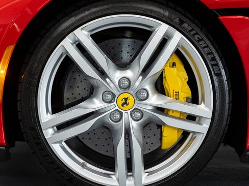 Used 2020 Ferrari Portofino RWD image 21