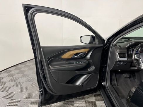 Used 2021 GMC Terrain SLE w/ Driver Convenience Package image 15