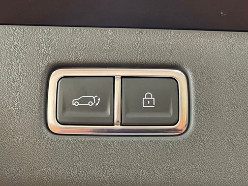 Used 2024 Kia EV9 Land image 41