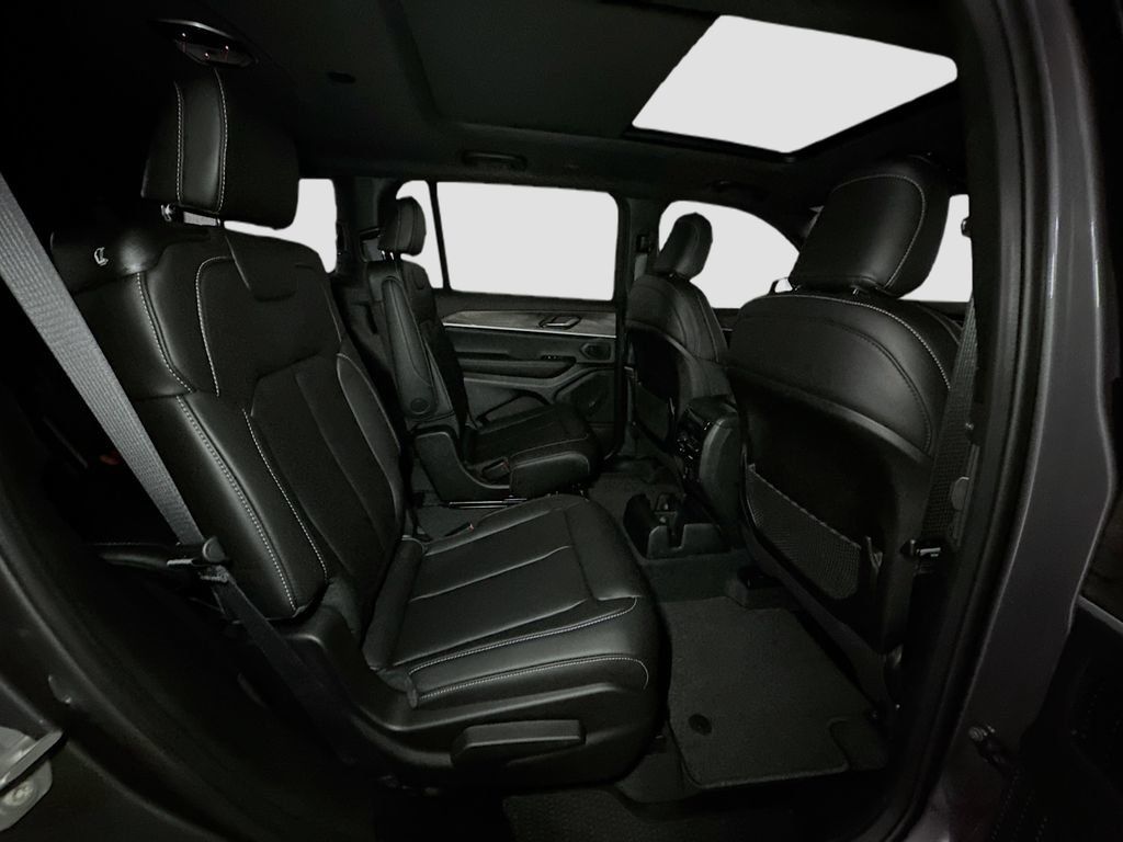 New 2026 Jeep Grand Cherokee L Limited w/ Limited Altitude Package AWD/4WD image 33