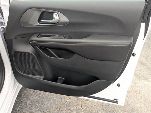 New 2026 Chrysler Voyager LX image 32