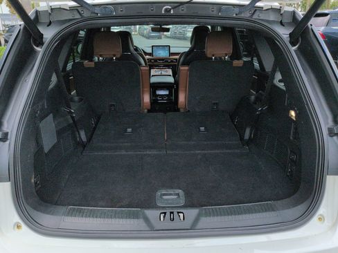 Certified 2022 Lincoln Aviator Grand Touring w/ Equipment Group 301A AWD/4WD image 13