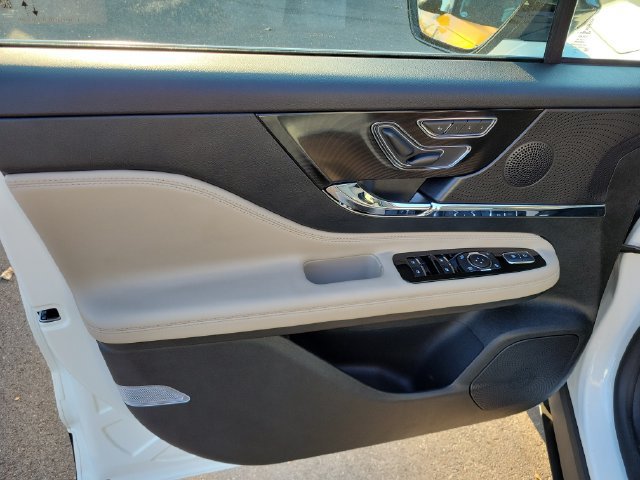 Used 2025 Lincoln Corsair AWD w/ Equipment Group 101A image 12