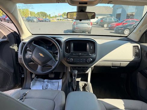 Used 2022 Chevrolet Colorado W/T AWD/4WD image 9