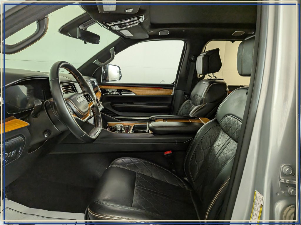 Used 2023 Jeep Grand Wagoneer Series III AWD/4WD image 18