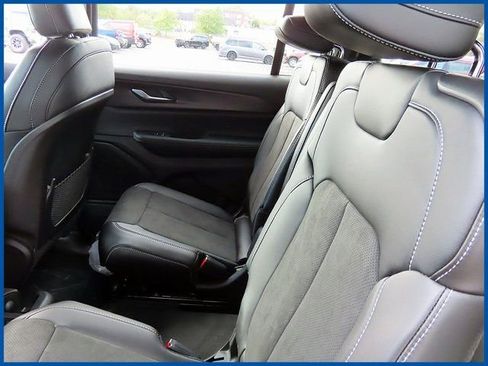 New 2025 Jeep Grand Cherokee L Altitude image 11