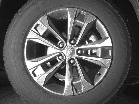 Used 2025 Chevrolet Equinox LT FWD image 13