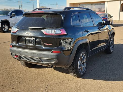 Used 2020 Jeep Cherokee Trailhawk image 4