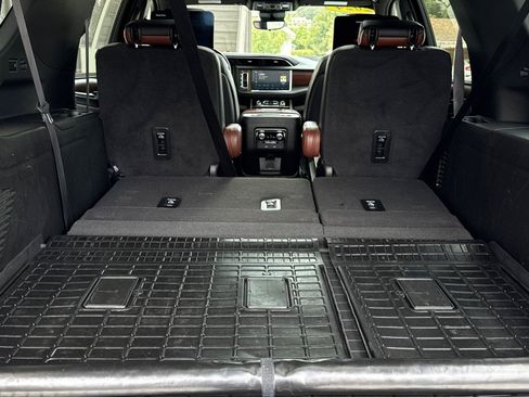 Used 2024 GMC Yukon XL Denali Ultimate AWD/4WD image 17