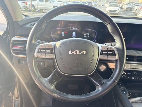 Used 2023 Kia Telluride EX w/ EX Captain's Chair Package image 6