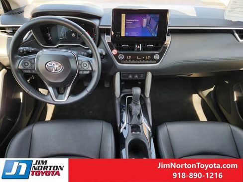 Used 2025 Toyota Corolla Cross XLE image 27