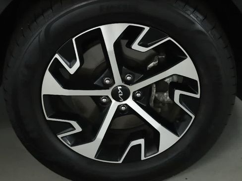 Used 2024 Kia Sportage EX AWD/4WD image 10